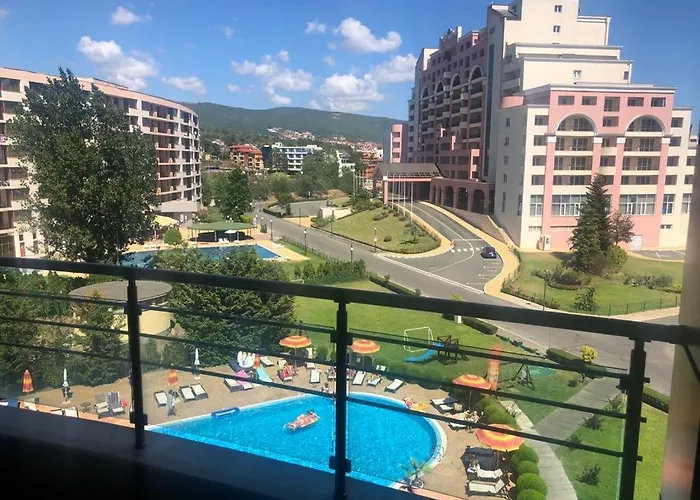 Sunny Plaza 100 M Sea Sluneční pobřeží