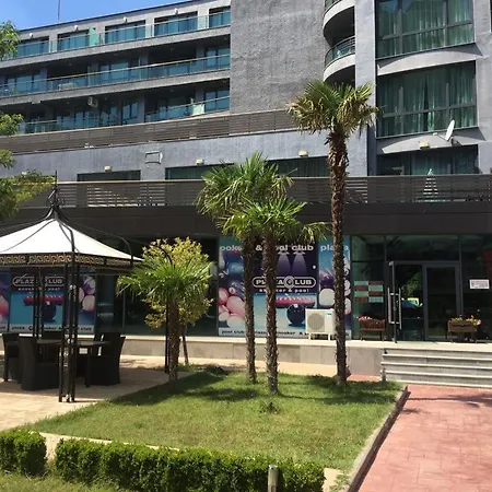 Апартамент Sunny Plaza 100 M Sea Слънчев бряг