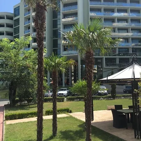 Апартамент Sunny Plaza 100 M Sea *