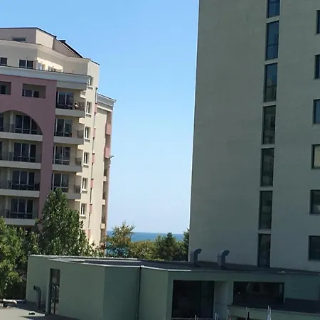 Апартамент Sunny Plaza 100 M Sea Слънчев бряг