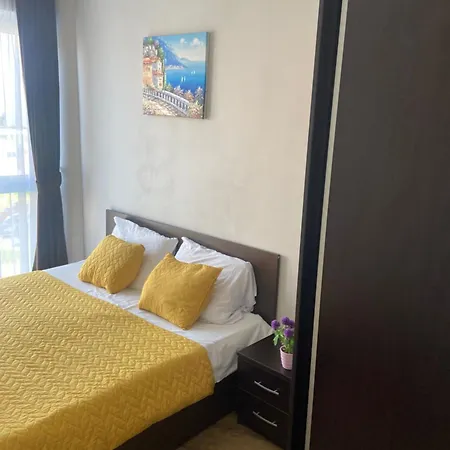 Sunny Plaza 100 M Sea Apartament