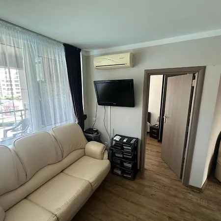 Апартамент Sunny Plaza 100 M Sea